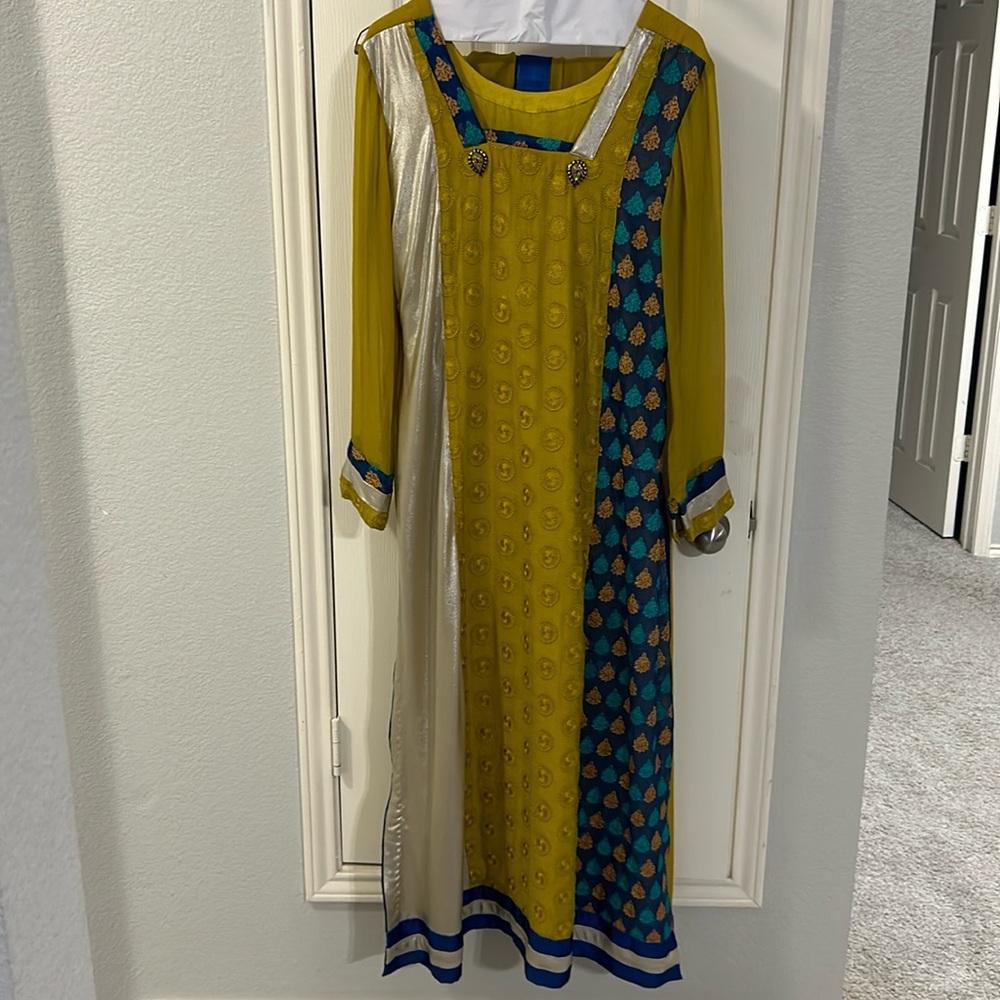 Anarkali long kurta top. Green blue Full size dupptta. Churidaar pajama bottom M